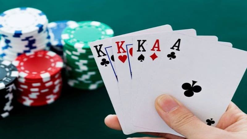 Câu bài dụ đối thủ